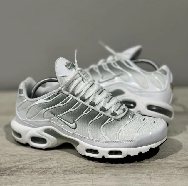 Nike air max sales plus womens grey