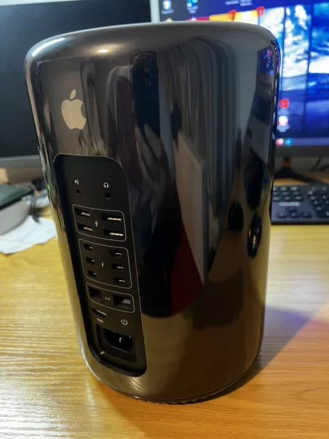 Apple Mac Pro Late 2013 3.5 GHz 6core Intel Xeon E5 16GB Ram 250GB Hard Drive