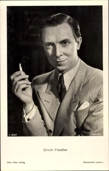 Ak Schauspieler Erich Fiedler, Portrait, Zigarette rauchend - 3038647