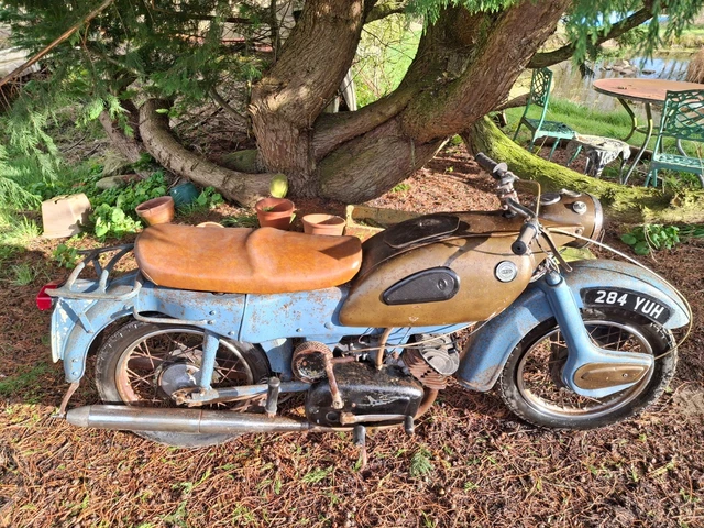 A guide to starting a veteran Triumph motorcycle