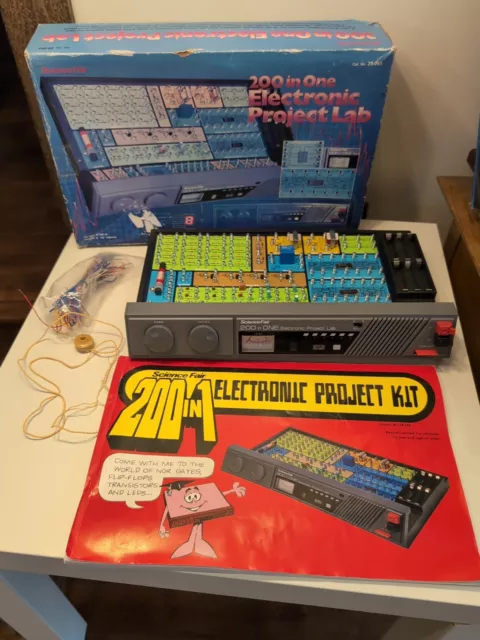 Science Fair 200 in One Electronic Project Lab Radio Shack 28-265 Learning Board