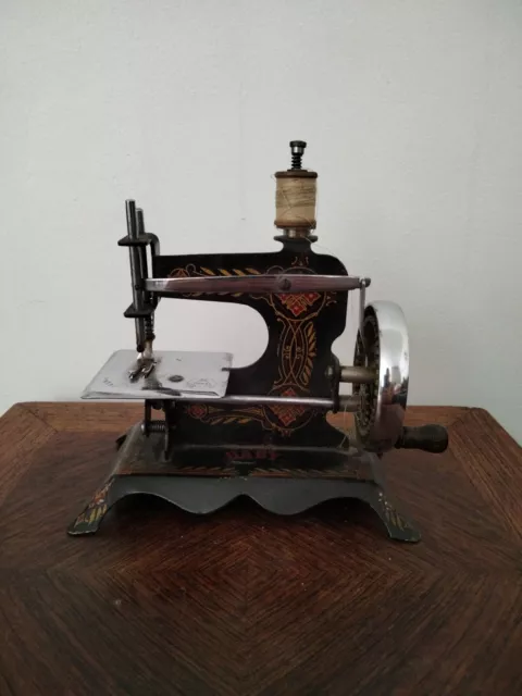 machine à coudre jouet ancienne S.M.J. France années 30-50 avec boîte d’origine