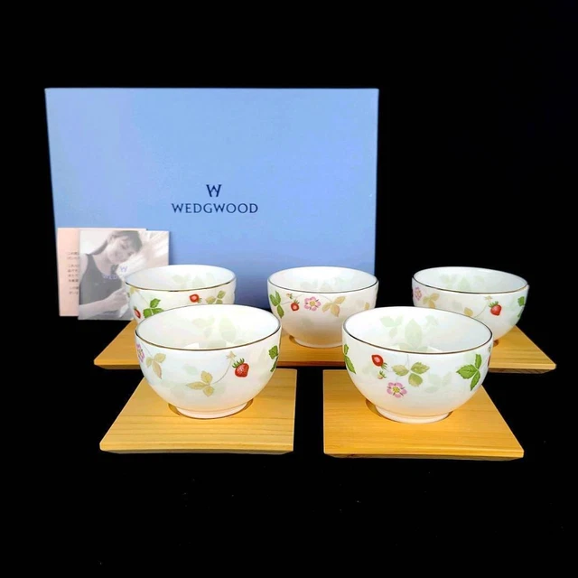 Wedgwood Wild Strawberry Japanese Tea Cup Juego de platillos con caja...