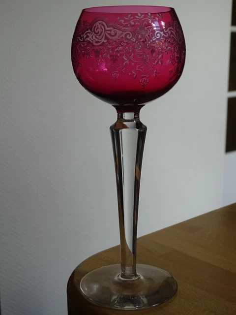 Lot De 12 Verres à Vin Stephen Smyers – Tourbillon Rose Soufflé à La Main – Occasion