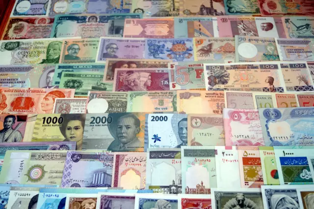 200 different WORLD BANKNOTES ALL UNCIRCULATED COLLECTION WITH ZIMBABWE TRILLION 2