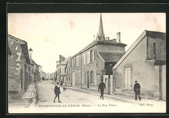 CPA Mourmelon-le-Grand, La Rue Thiers, vue de la rue