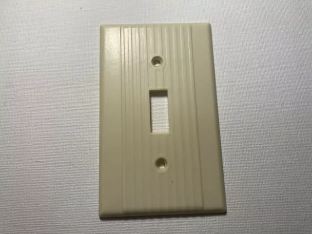 Vintage Leviton Bakelite Art Deco Electrical Single Switch Cover In Almond