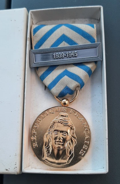 Médaille Des évadés 1939-1945 - Bronze Avec Agrafe - Décoration Militaire Française