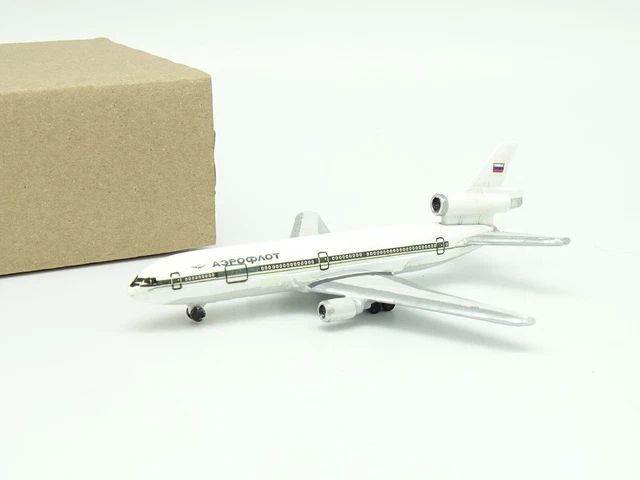 MAJORETTE AVION DOUGLAS MD-80 flèche ailes aéronautiques blanches