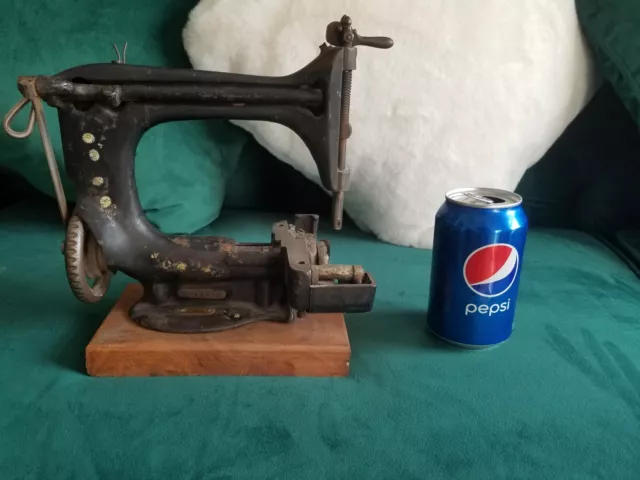 Vintage RARE Antique Singer MODEL 24 7 Sewing machine MINIATURE HAND CRANK