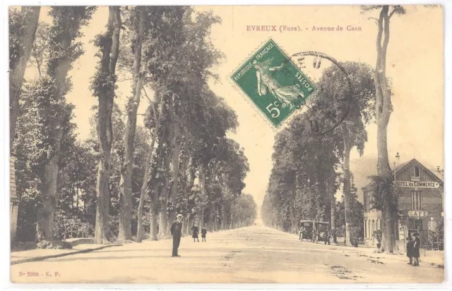 CPA 27 - EVREUX (Eure) - Avenue de Caen (petite animation)