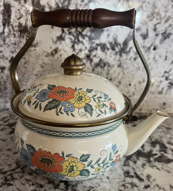 https://www.picclickimg.com/HuwAAOSwZPRlKxp3/Beautiful-Vintage-Floral-ENAMELWARE-TEA-KETTLE-Teapot.webp