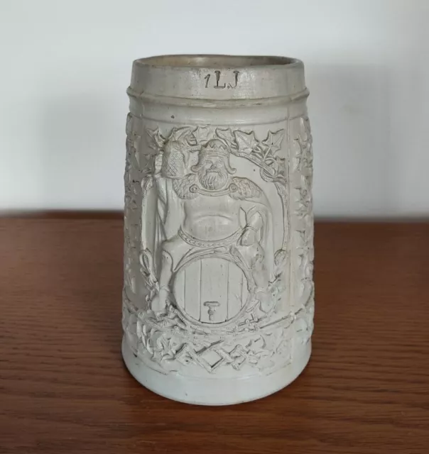 Antiker Regensburger Modelkrug Bier 1L um 1900 Steinzeug Historismus Gambrinus