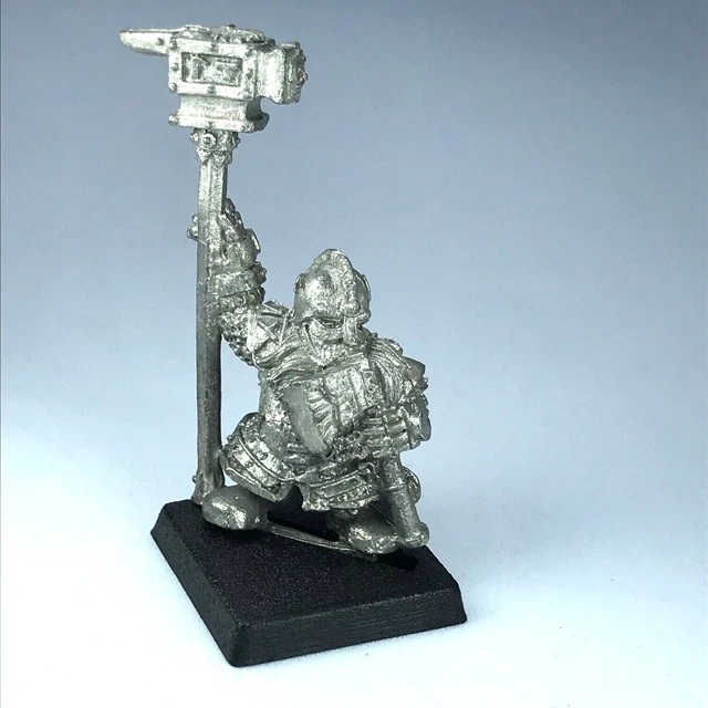 Figurine Warhammer – Porte-étendard Nain – GW 1993 – Peinte – Old World