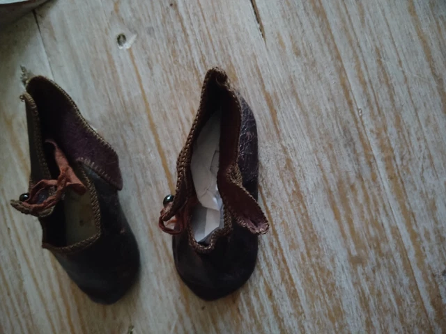 chaussures anciennes en cuir  à la montgolfière de poupée ancienne Jumeau