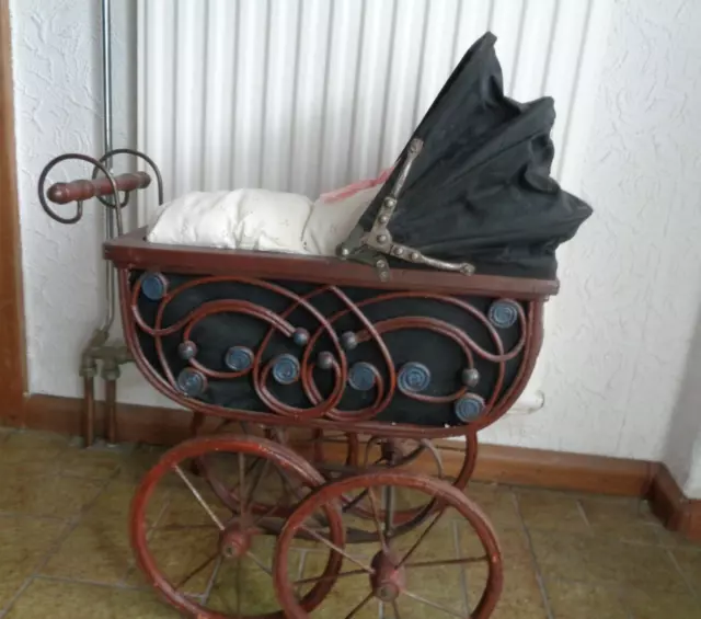 Antiker Puppenwagen ~ mit Stoff Faltdach ~ und 2 Kissen ~ Rattan ~