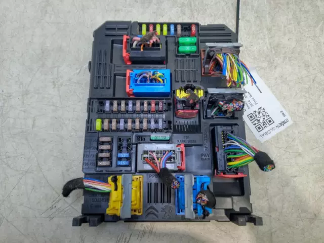 Peugeot 3008 Fuse Relay Box Bsi Module 9830790580 Mk2 P84 2016 - 2021