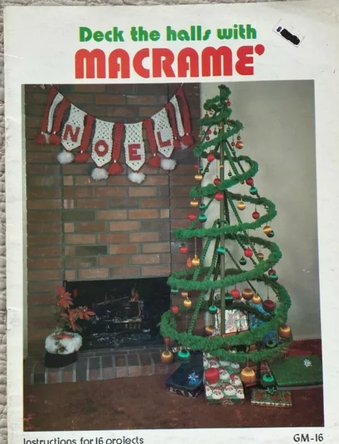 Deck the Halls con pub navideño GayleMot Macrame. Patrones de macramé GM-16-22