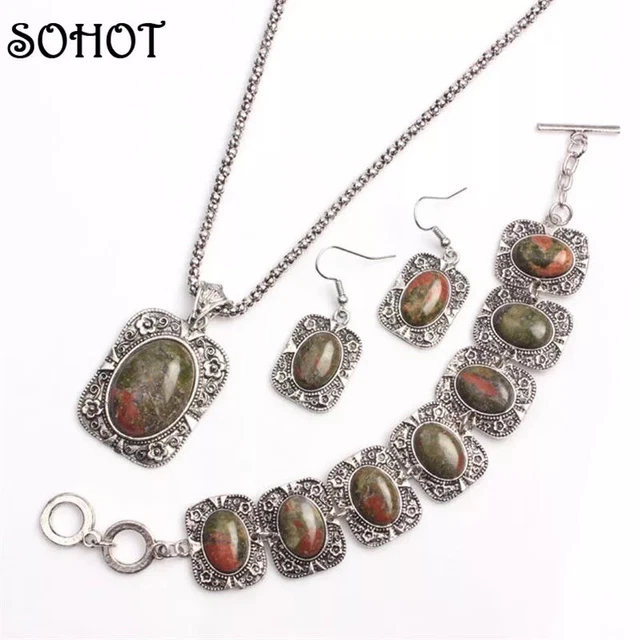 Antique Silver/Green Lucky Stone Jewelry Set. Antique Silver/Green Lucky Stone Jewelry Set.