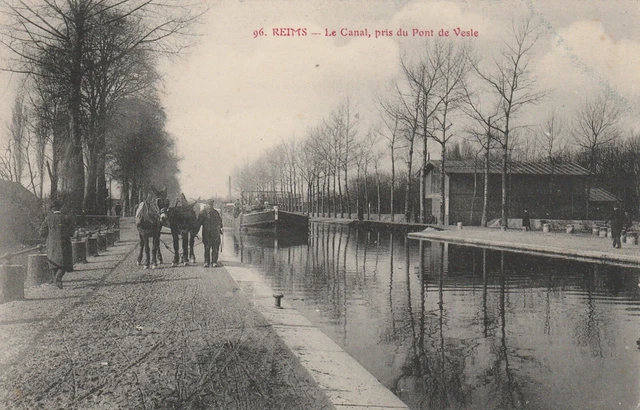CPA 51 REIMS Le Canal pris du Pont de Vesle