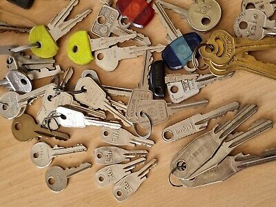 Large Lot Vintage Collectable Keys for Security Bike Car Cabinet Case Etc 3