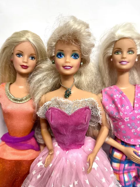 Barbie Puppe Vintage mit Kleidern