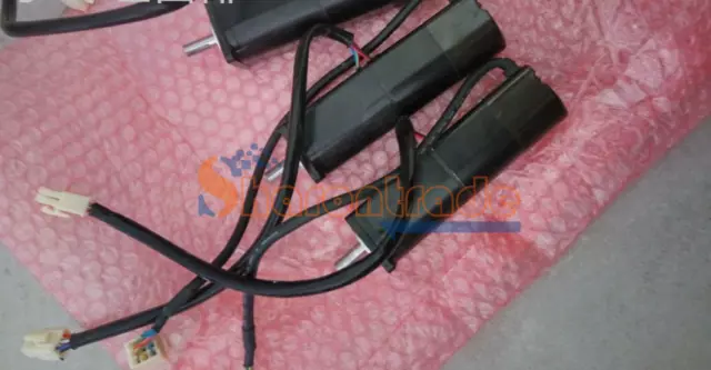 1PCS D'Occasion Yaskawa SGM-01U3B4CL Servo Moteur