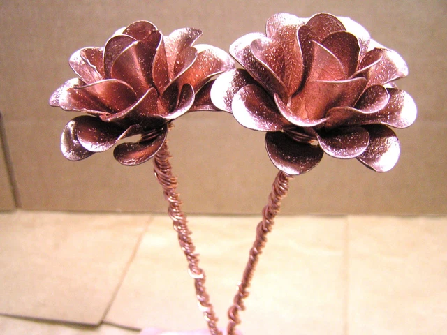 2 Grandes Metal COBRE Rosa Flores con Alambre Envolvido de Cobre Sólido TALLOS