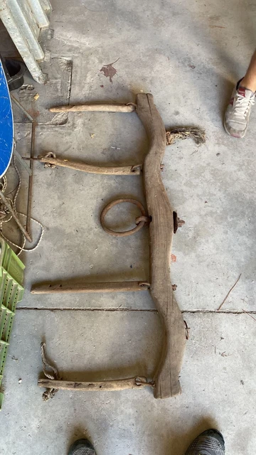 Antico giogo per buoi in legno 