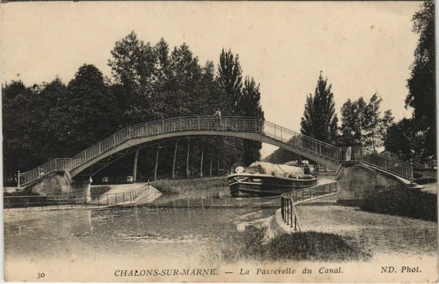 CPA CHALONS-sur-MARNE - La Passerelle du Canal (126148)