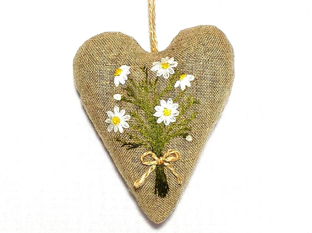 Hecho a Mano Mujeres Bordado Margarita Floral Corazón Manzanilla Flor Lino Amor Corazón