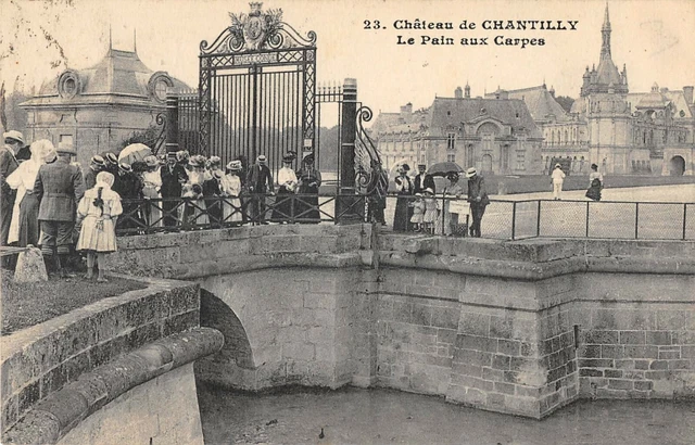 Cpa 60 Chateau De Chantilly Le Bread Aux Carpes