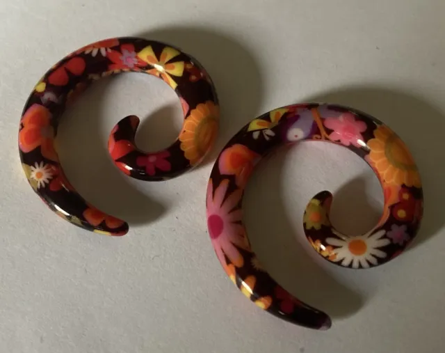 Zwei Dehnungsspiralen aus Hardplastik 0,8 mm kunterbund mit Blumen und Sonne