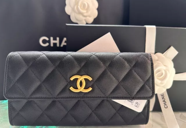 NEW 23B CHANEL Classic Flap Caviar Quilted Card Holder Black BIG CC Gold  Wallet