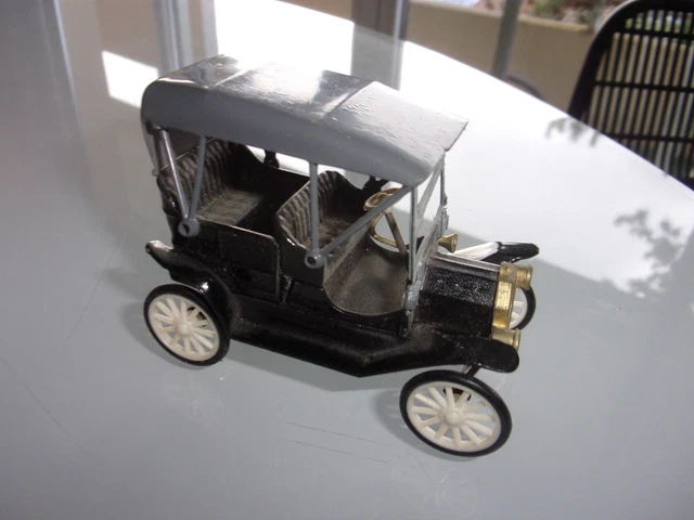 VOITURE MINIATURE DE collection ancienne en verre EUR 30,00 - FR