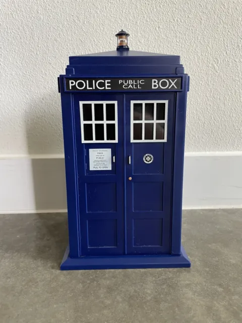 Doctor Who Tardis Cookie Jar Electronic Lights and Sounds 2004 - Please READ