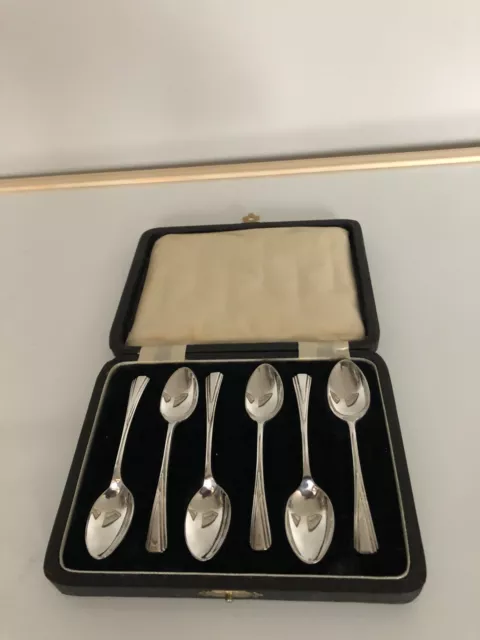 Set Con Cassa Bella Aderente Di 6 Cucchiaini Da Caffè Placcati In Argento 3,75" (Spcs-Mm4)