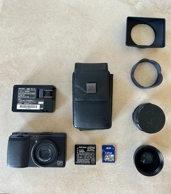 Ricoh GR Digital 8.1MP Point and Shoot NEAR MINT  CONDITION