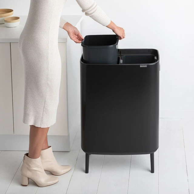 Brabantia Bo Touch Bin 30L Nero Opaco, Pattumiera Rettangolare Salvaspazio Con Apertura Soft Touch, Secchio Interno E Sacchetti PerfectFit Inclusi, Garanzia 10 Anni