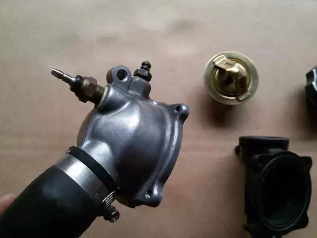 █▄▀▄▀ KAWASAKI ZZR 600 E 1999 Thermostat + Gehäuse  ▀▄▀▄█ 3