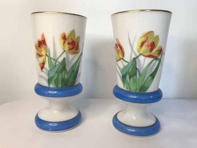 Ancienne paire de vases cornets opaline décor de tulipes XIXème