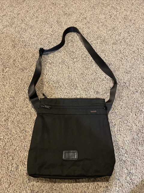 Tumi Crossbody Black Nylon Messenger Shoulder Crossbody Bag 22805DH