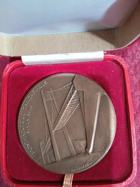 Médaillon Ancien En Bronze Commémoratif De La Ville Du Havre 1999 Avec Navire Militaire Et Paquebot - Diamètre 9 Cm