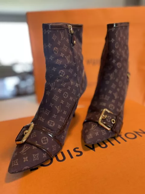 Louis Vuitton logo cuff platform boots Size 9B (bota500