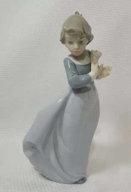 Vintage 1988 NAO LLADRO Girl On Windy Day With Flower Bouquet EVC Blue Glossy