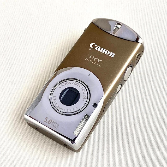 CANON IXY DIGITAL 600 PC1114 Silver Digital Camera 6MP