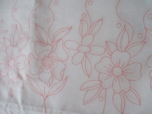 "Mantel de colección bordado estampado flores tri chem bordado líquido 54x68"