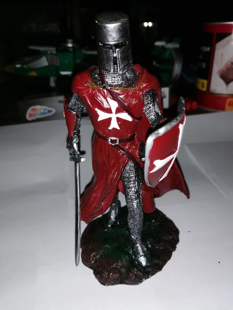 FIGURINE DE CHEVALIER avec hache et bouclier - armure décoration armure