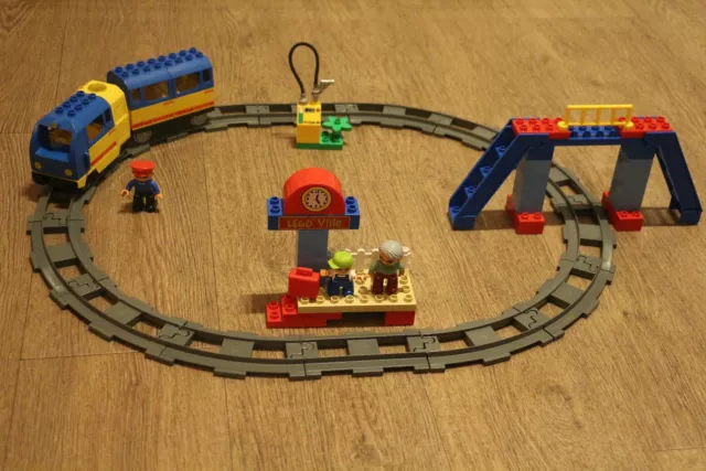 LEGO DUPLO 5608 - Le Train électrique - Starter Set Locomotive