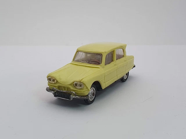 Lot de boites vides, Vente aux enchères : Jouets - Trains - Poupées